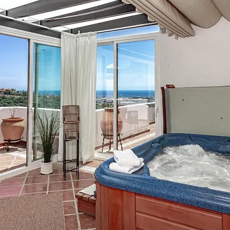 Lag - Spacious Townhouse With Private Jacuzzi Apartman