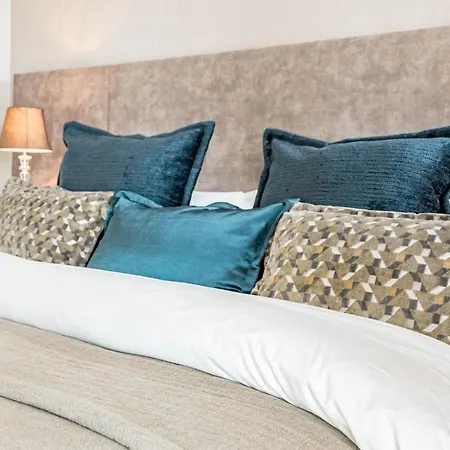 Apartman Lag - Spacious Townhouse With Private Jacuzzi *