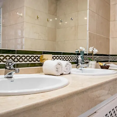Lag - Spacious Townhouse With Private Jacuzzi Apartman